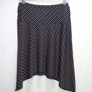 SOLD Women's /Juniors stretchy black & pink skirt